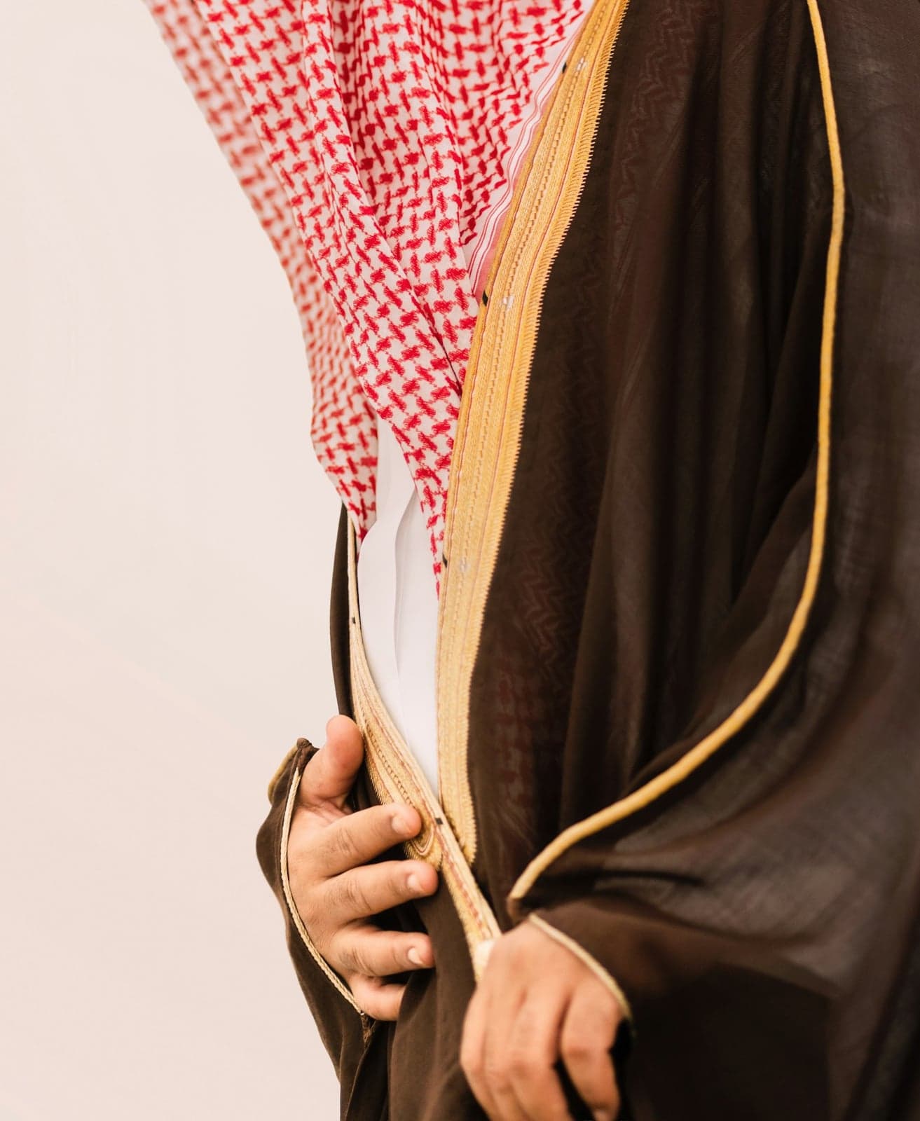 صورة شماغ أحمر